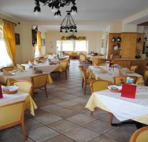 Bernard Hotel Canazei Bagian luar foto